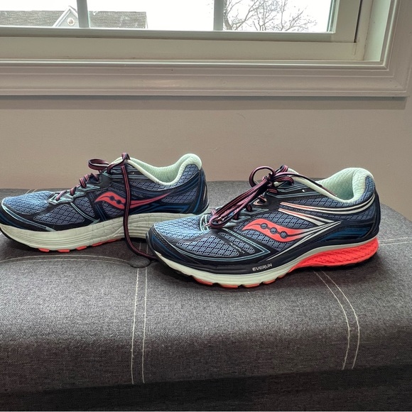 Saucony womens running shoes size 7.5 worn a few times - Picture 3 of 4